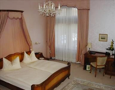 3 Baldachinzimmer im englischen Tudor-Stil
